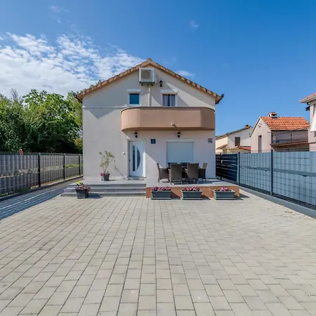 Villa Leana Kosute