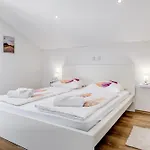 Leana Villa Kosute