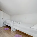 Leana Villa